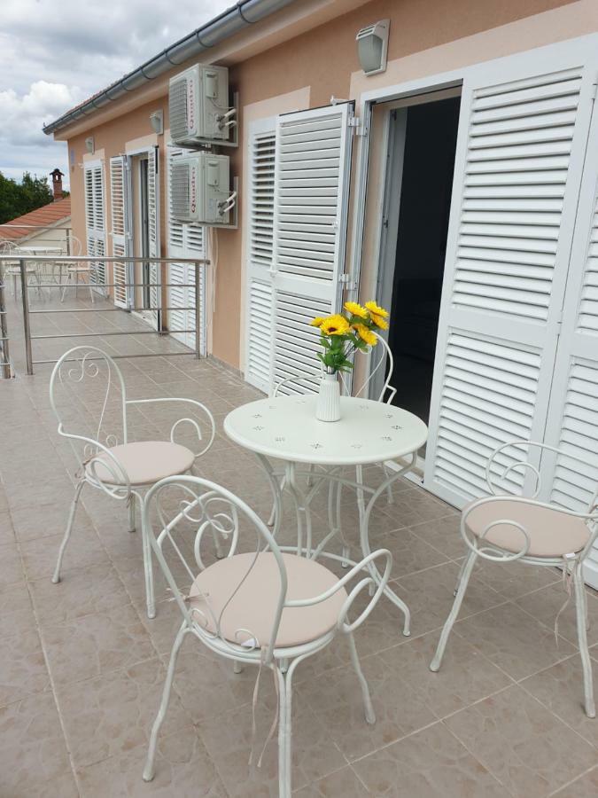 Apartments Nella Zadar Exteriör bild
